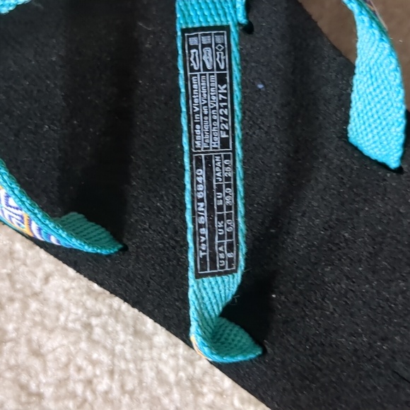 Teva Olowahu Sandals - Picture 2 of 6